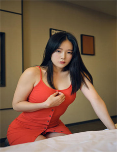 《色情无码潘金莲甘婷婷-一边膜胸口一面膜下的软键》